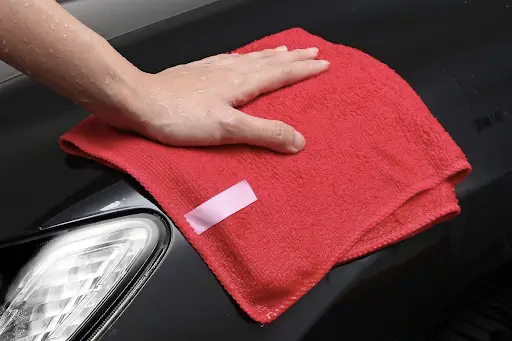 detailing-with-towel